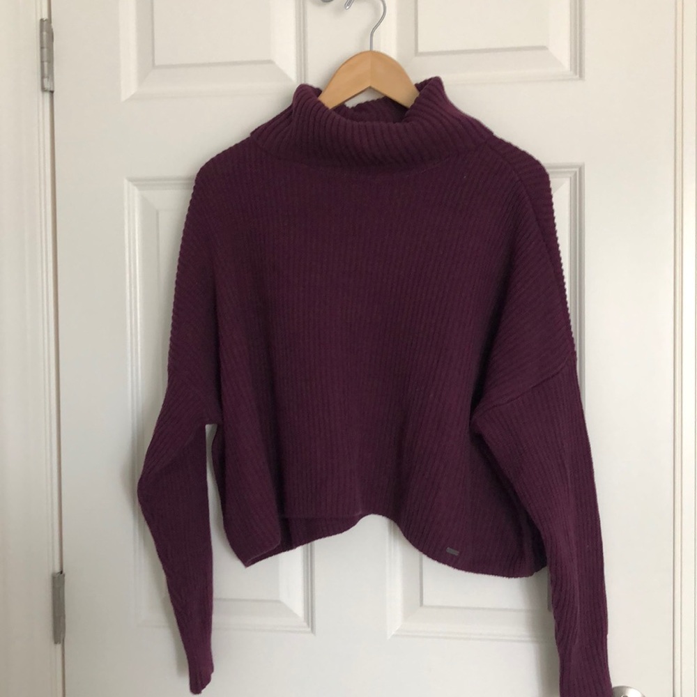 Cropped Hollister Turtleneck sweater!!